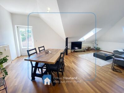 Wunderschöne Mansarden-Wohnung mit 2 Zimmern, Balkon, Einbauküche und Garage   Hobbyraum
